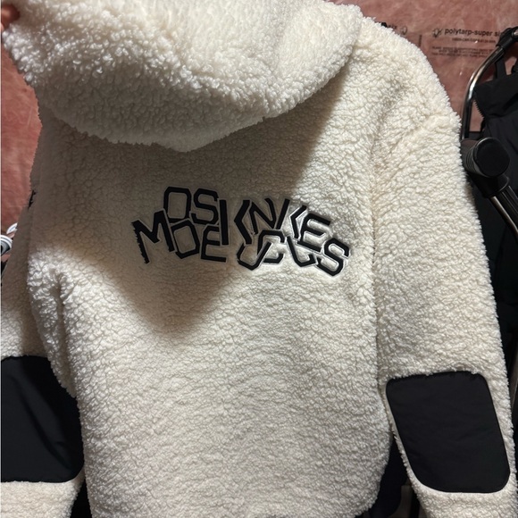 Moose Knuckles Puffer Jacket - Picture 6 of 6